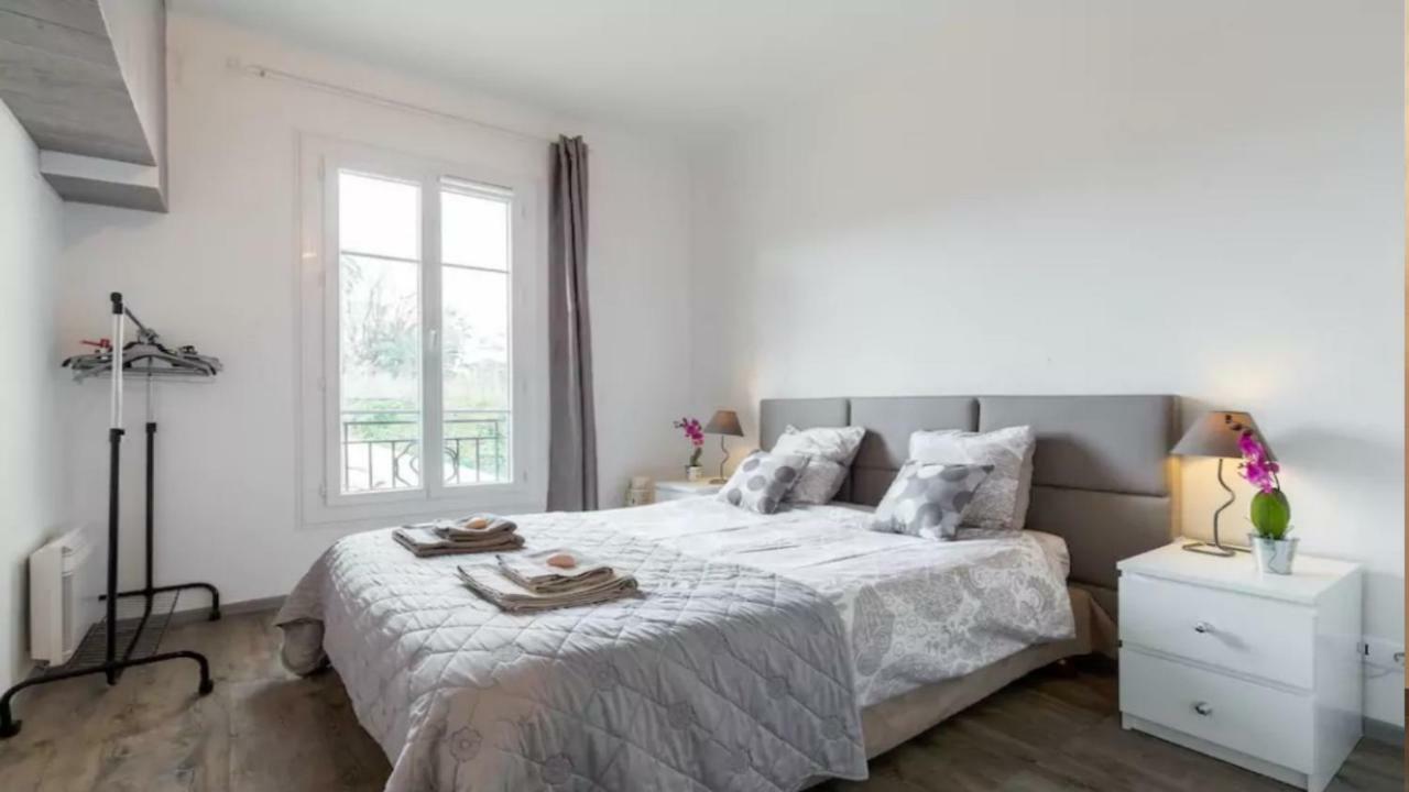 Stylish White And Red Apartments Juan-les-Pins Exterior foto