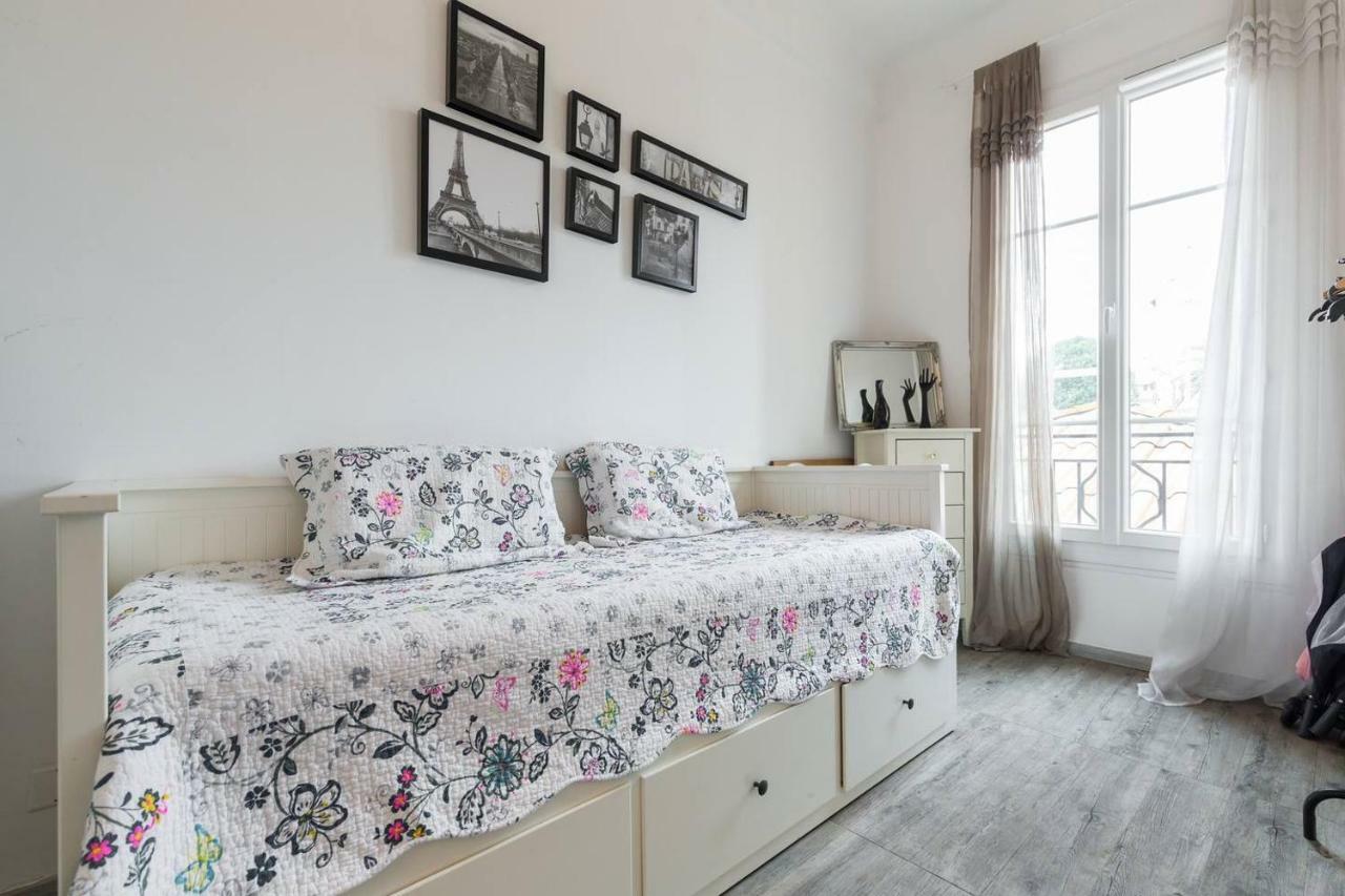 Stylish White And Red Apartments Juan-les-Pins Exterior foto