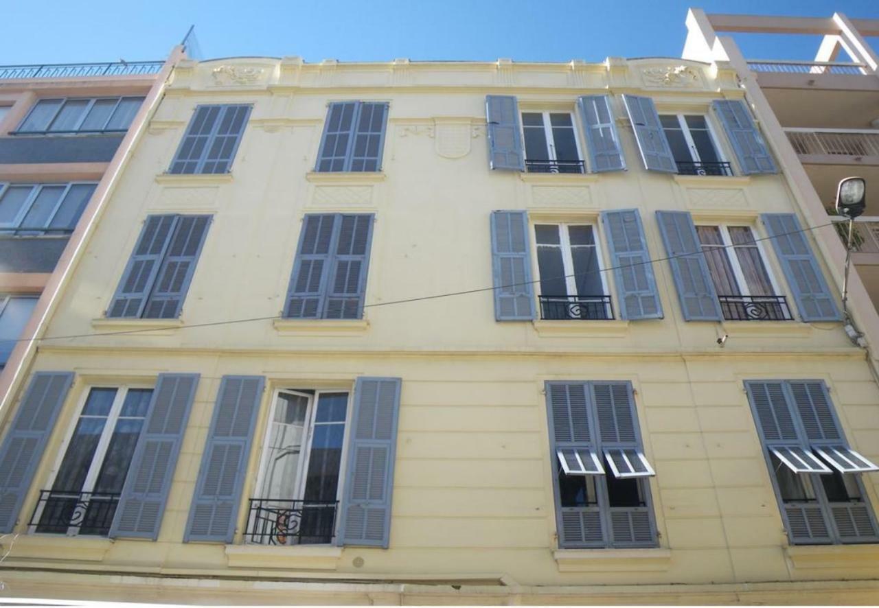 Stylish White And Red Apartments Juan-les-Pins Exterior foto
