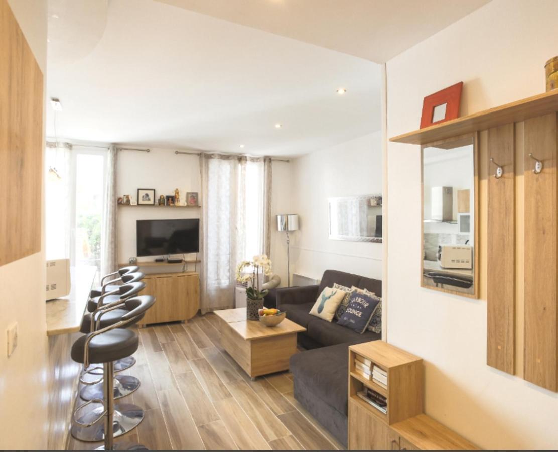 Stylish White And Red Apartments Juan-les-Pins Exterior foto
